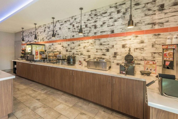 La Quinta Inn & Suites by Wyndham Las Vegas Airport South image 22