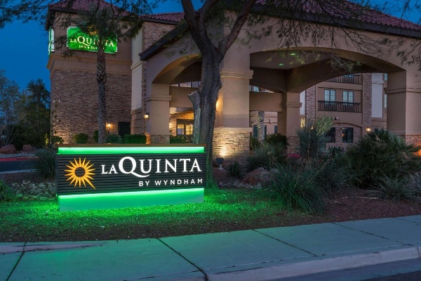La Quinta Inn & Suites by Wyndham Las Vegas Airport South Main image